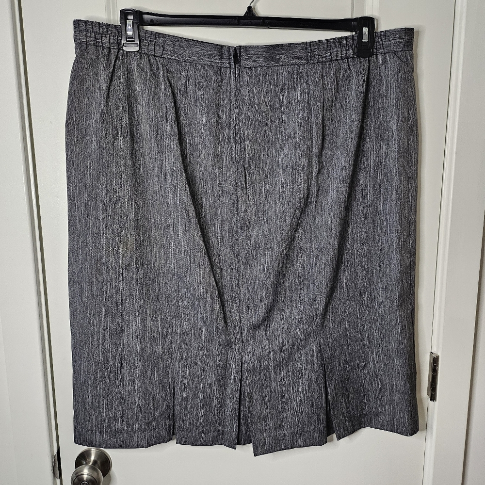 Women's Gray A-Line Skirt Plus Size 24W Knee Length Career Casual Pleats Stretch - Picture 3 of 9